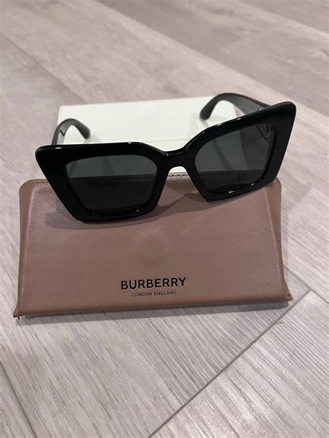 burberry daisy glasses|who makes burberry glasses.